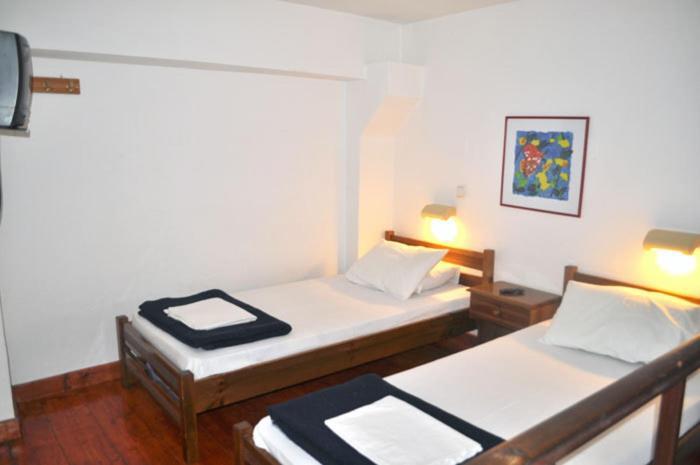 Aparthotel Odos Odysseos Ermoupoli Zimmer foto